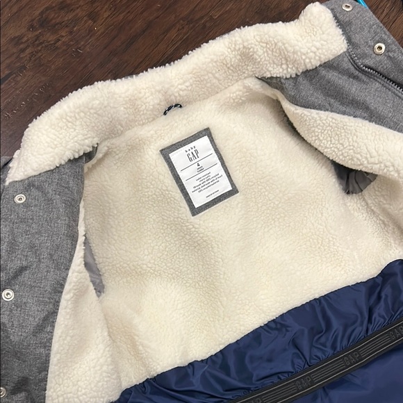 GAP Puffer Jacket - Picture 3 of 4
